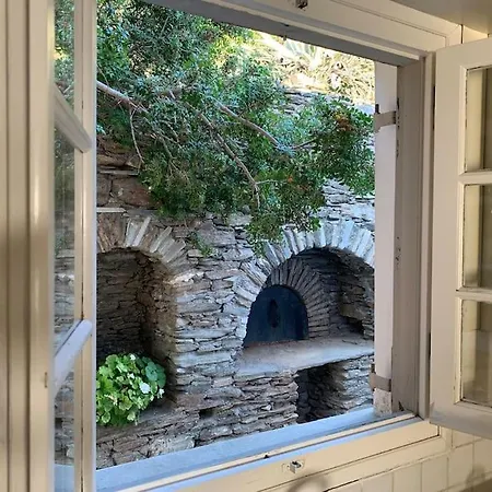 Greek Traditional Island Sai فيلة
